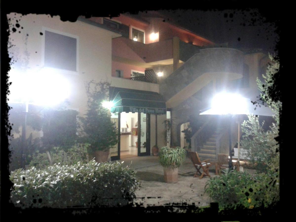 Hotel Villa Del Parco Ла-Маддалена Экстерьер фото